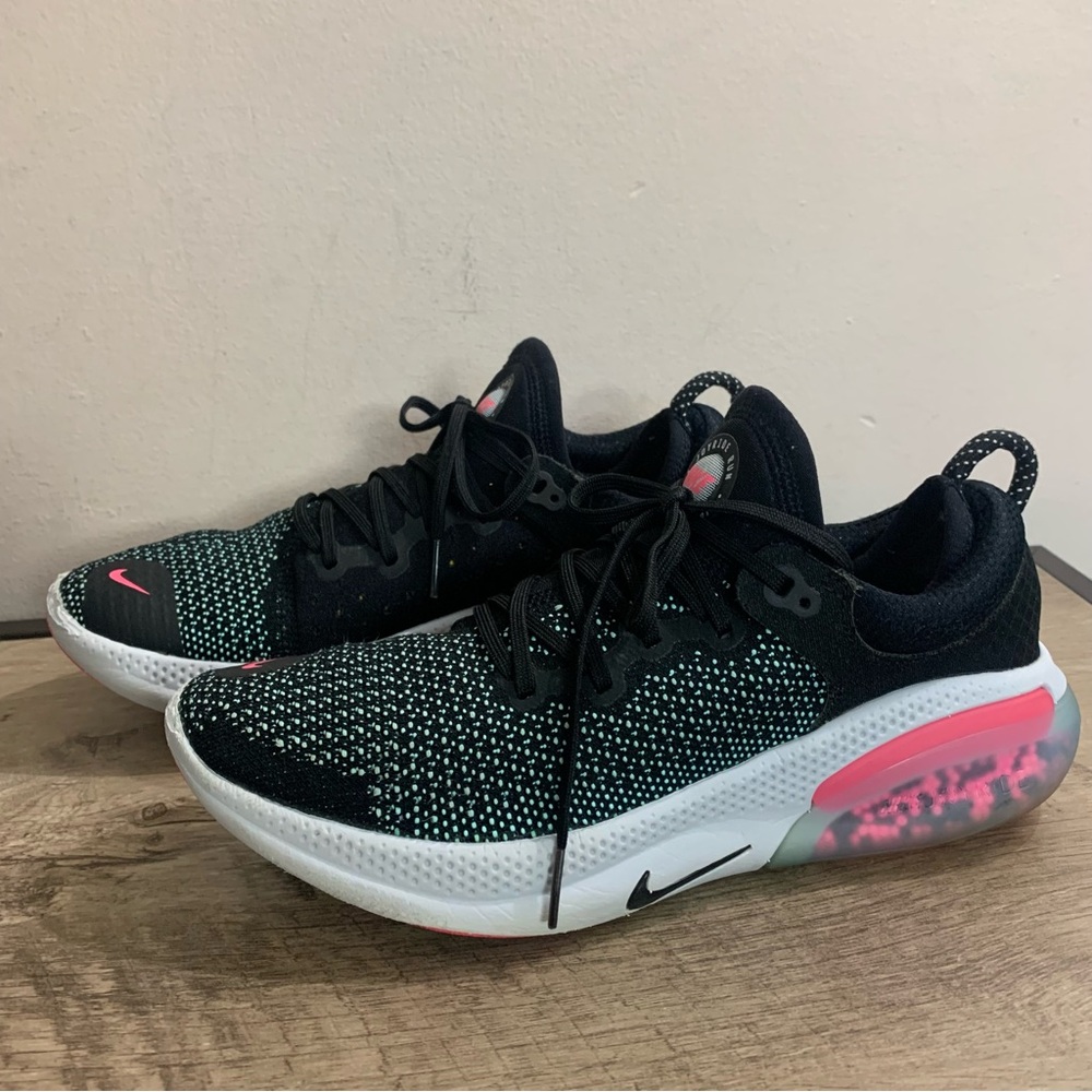 Women's NIKE Black & Pink JOYRIDE RUN Flyknit RUNNING Shoes ATHLETIC SNEAKERS 9.